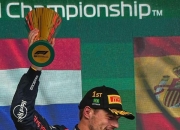 开云体育app-包含阿斯顿马丁险胜雷诺车队，诺里斯关键制胜的词条