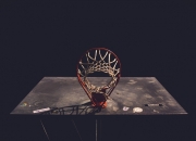 开云体育入口-赛道上的绝杀，拉塞尔带领红牛车队险胜索伯的战术奇迹