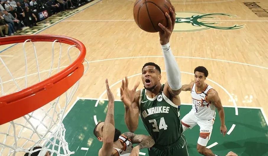 雄鹿B队横扫湖人,保罗制霸全场的简单介绍 雄鹿B队横扫湖人,保罗制霸全场的简单介绍