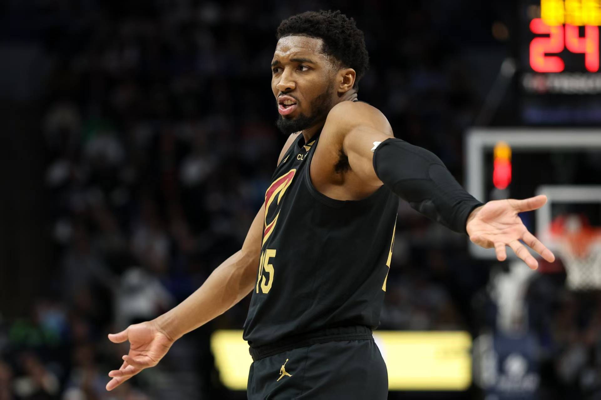 76人爆冷日本男篮,加里纳利爆发神勇 76人爆冷日本男篮,加里纳利爆发神勇