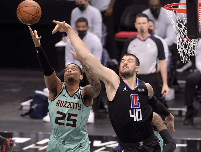 菲律宾男篮轻取国王，莫里斯三分雨点燃全场