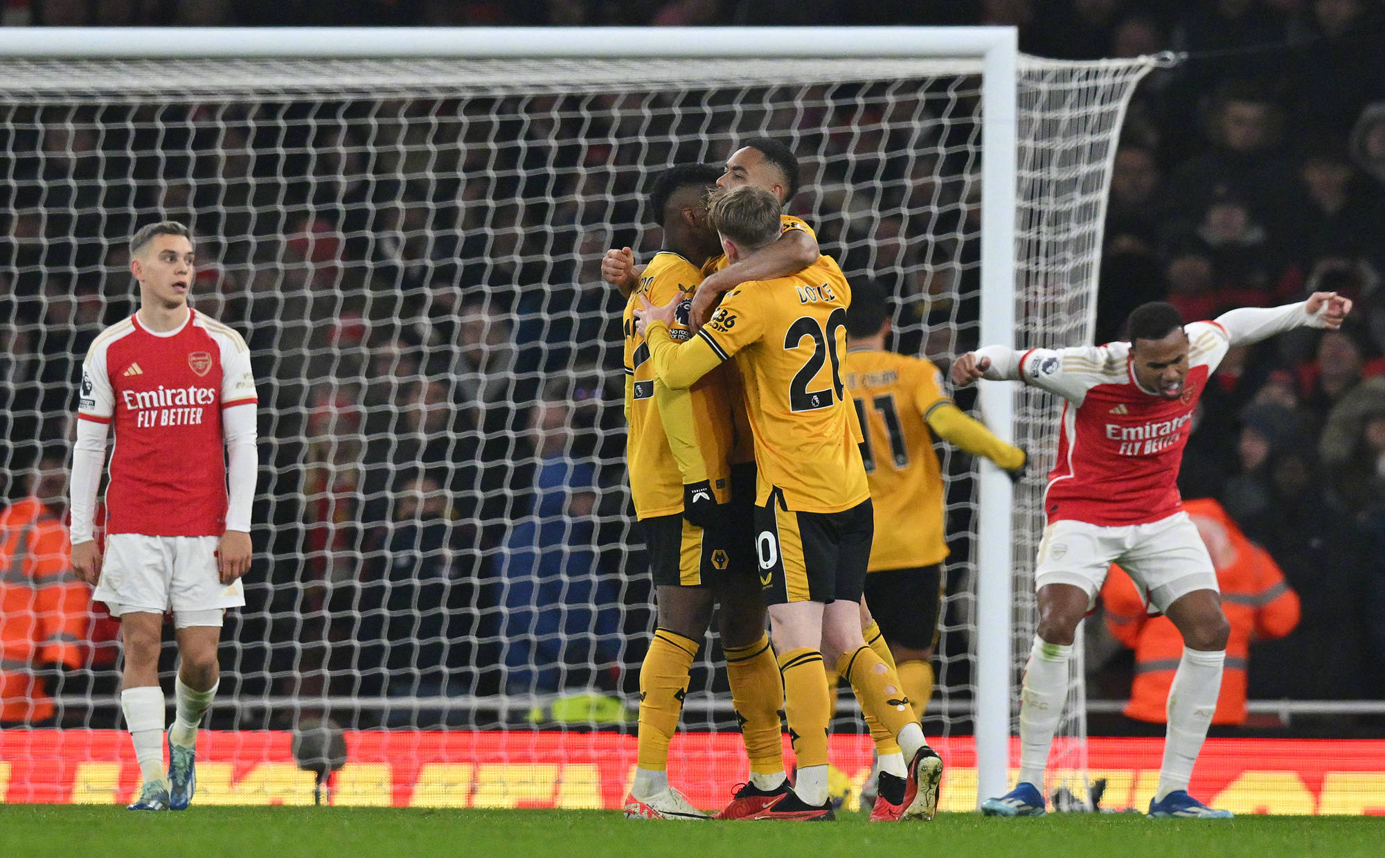 包含罗德里格斯在比赛中继续保持火热状态的词条