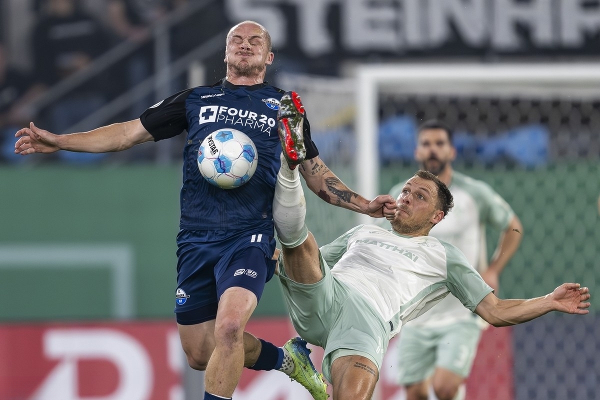 包含切尔西在对阵莱比锡红牛的比赛中取得胜利，晋级的词条