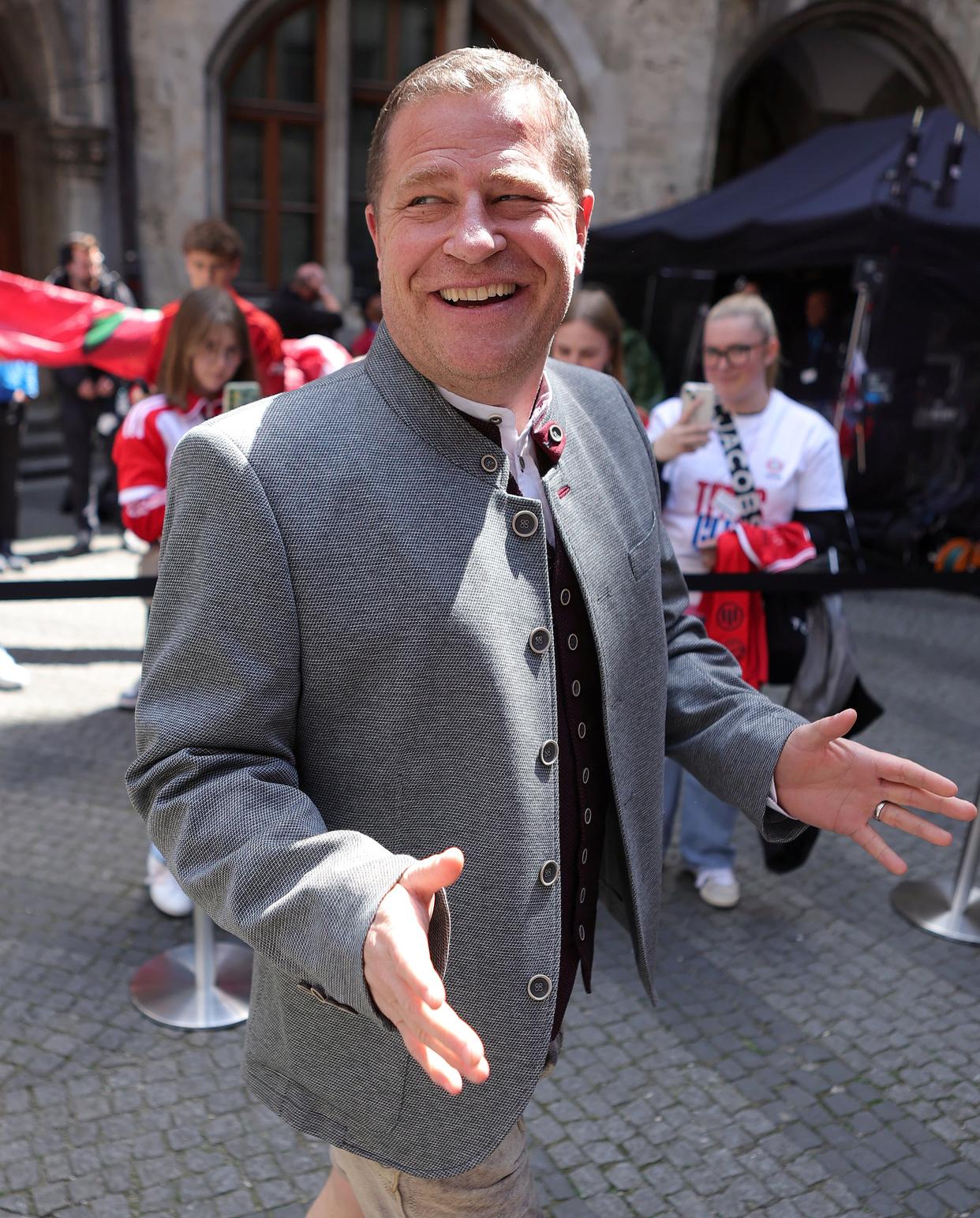 包含德国足协颁发最佳俱乐部奖项，拜仁摘得桂冠的词条