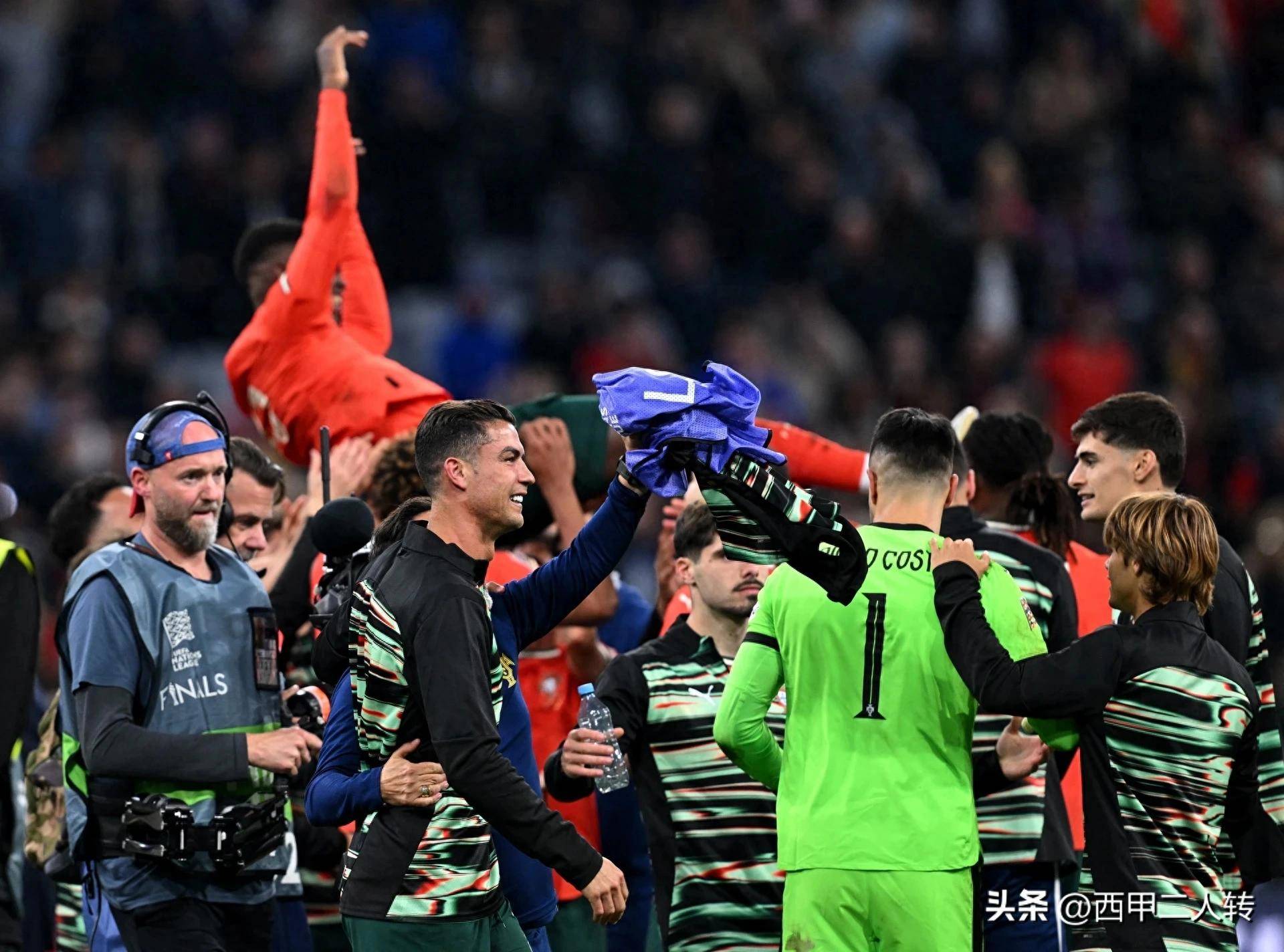 包含葡萄牙队负众望，被淘汰出局的词条