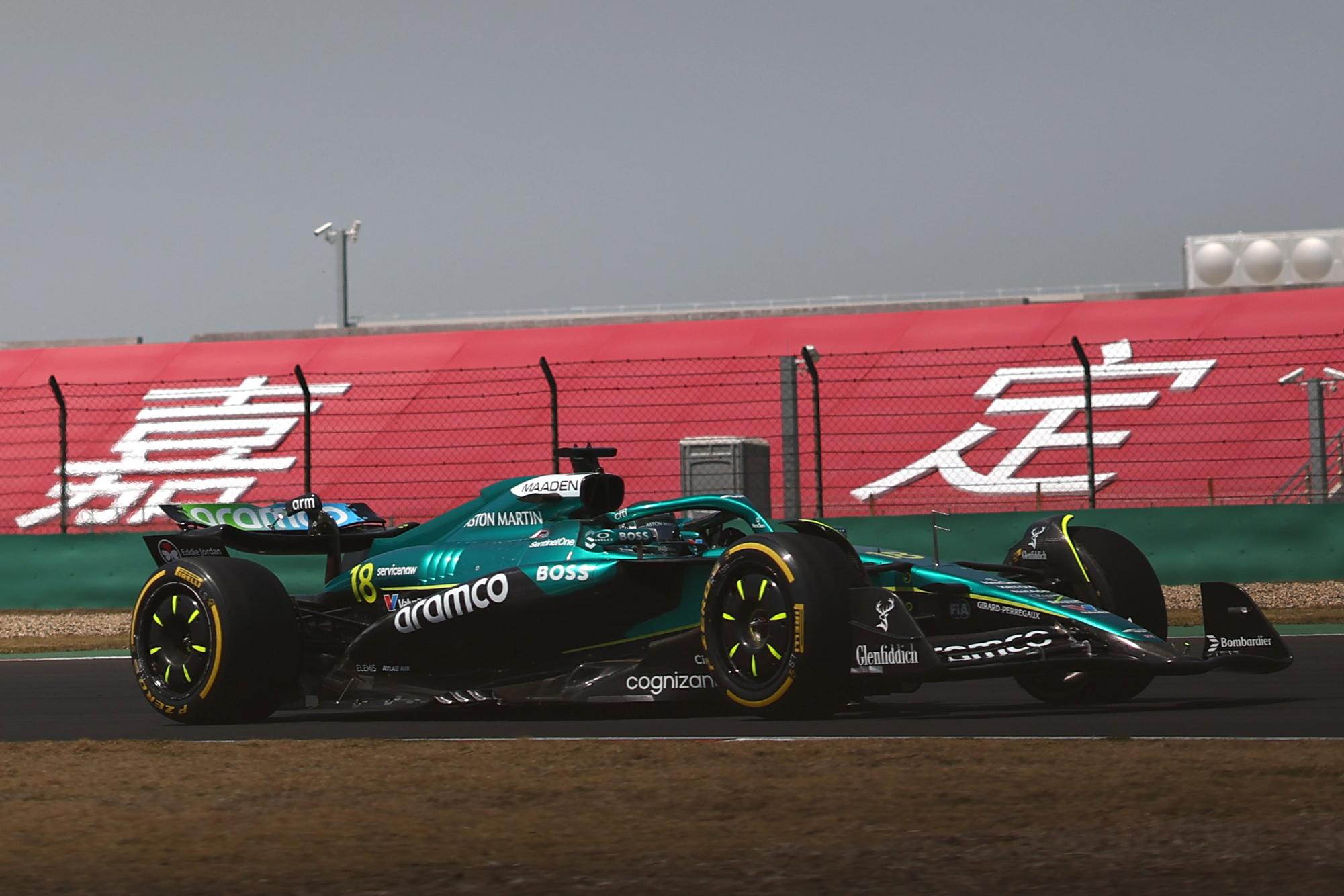 包含阿斯顿马丁碾压红牛车队，皮亚斯特里点燃赛场的词条