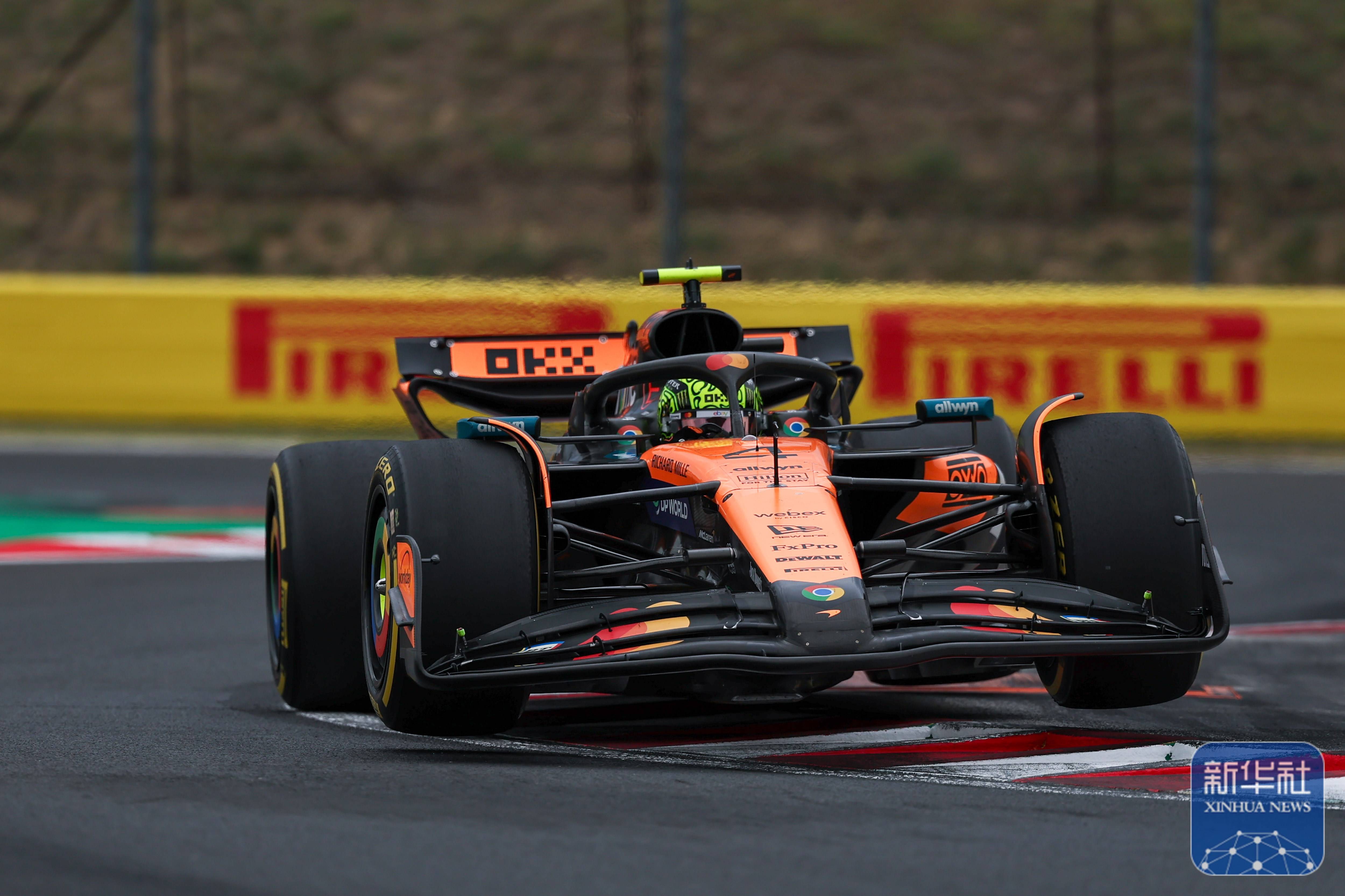 包含迈凯伦鏖战雷诺车队，塞恩斯状态火热的词条