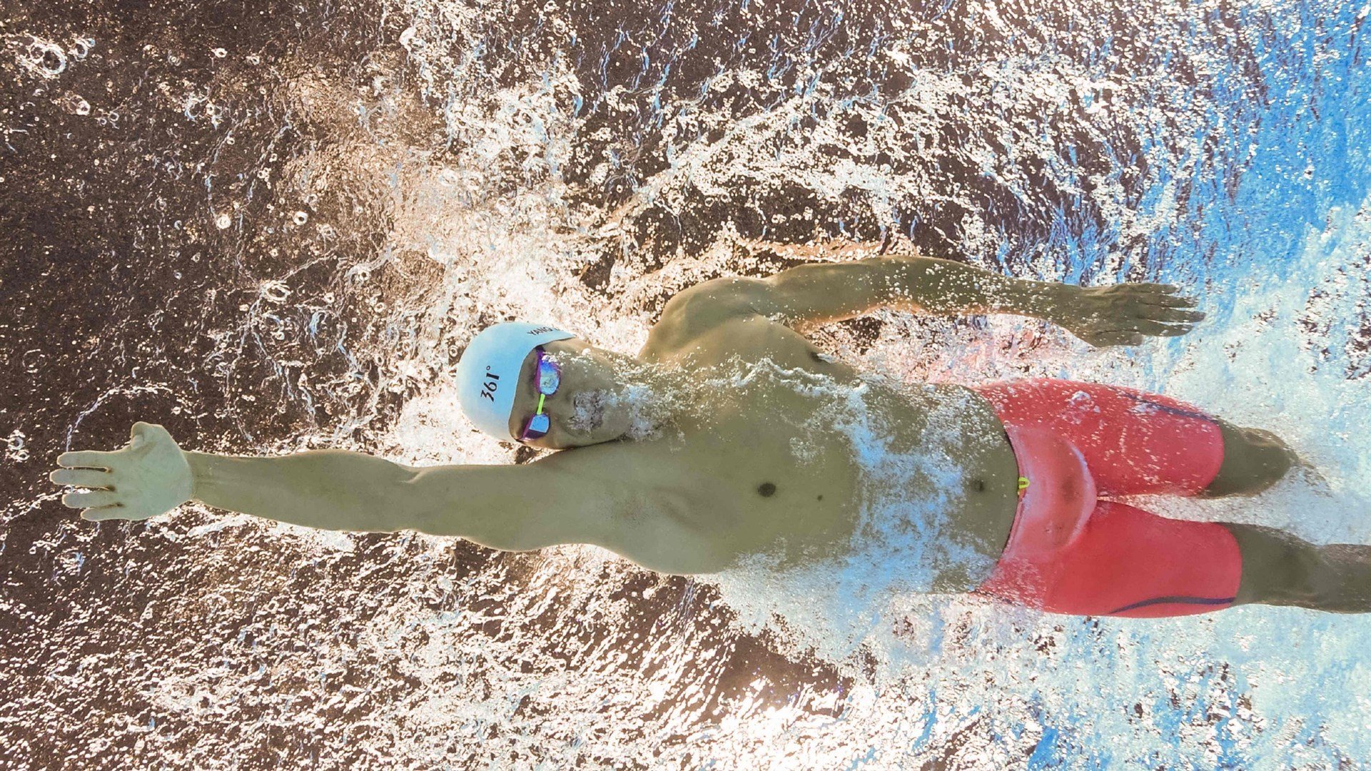 北京队血拼雄鹿，杰伦格林连续得分拉开差距